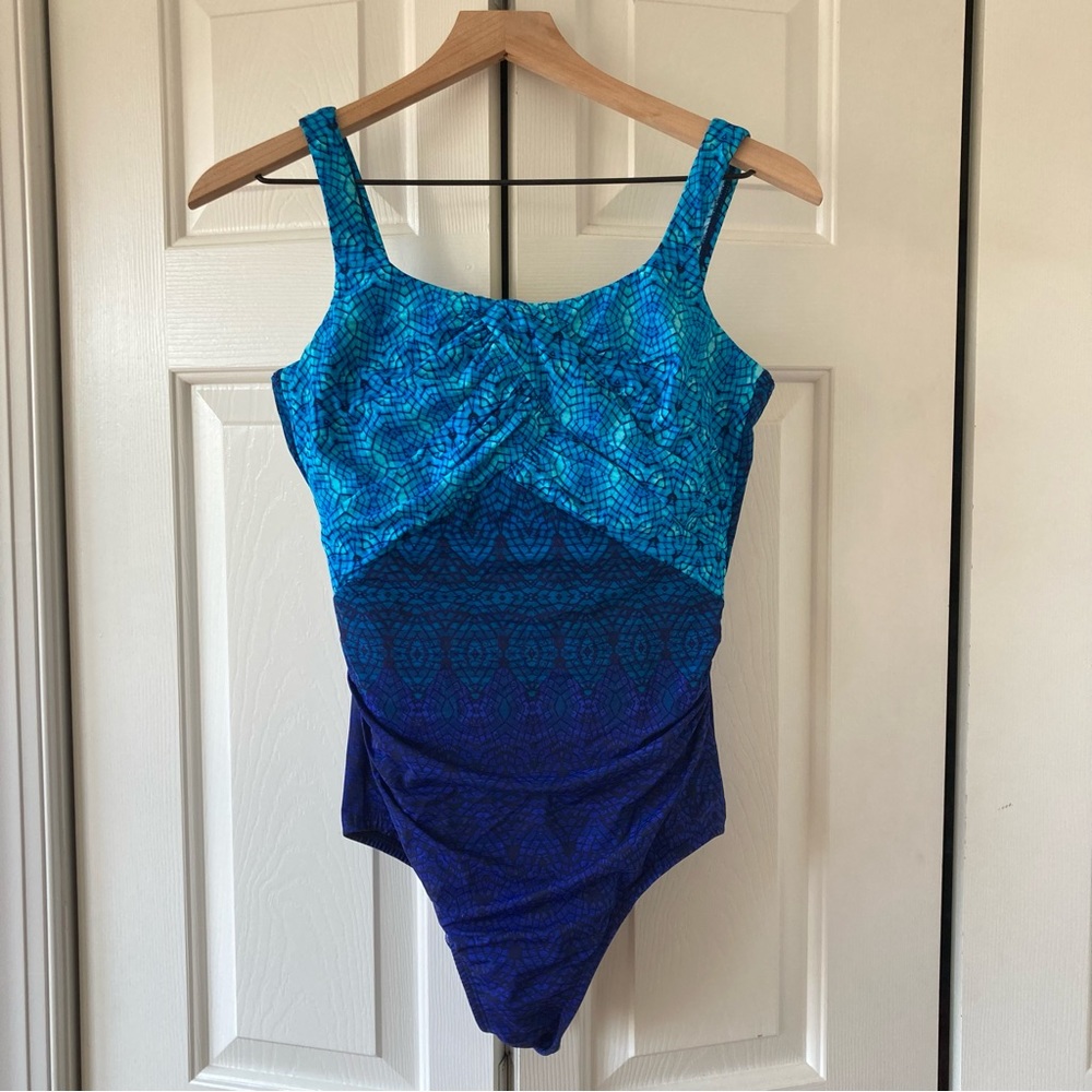 Lands end ombré blue cross back underwire D/DD swimsuit 10 one piece